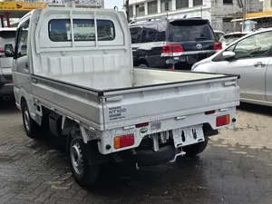 Nissan Nt100 Clipper, 650cc, Manual, 4wd