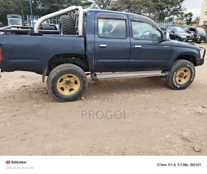 Toyota Hilux 2006 Blue