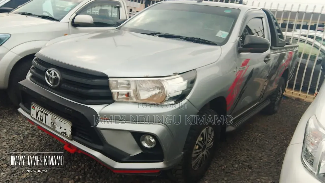 Toyota Hilux 2017 Gray