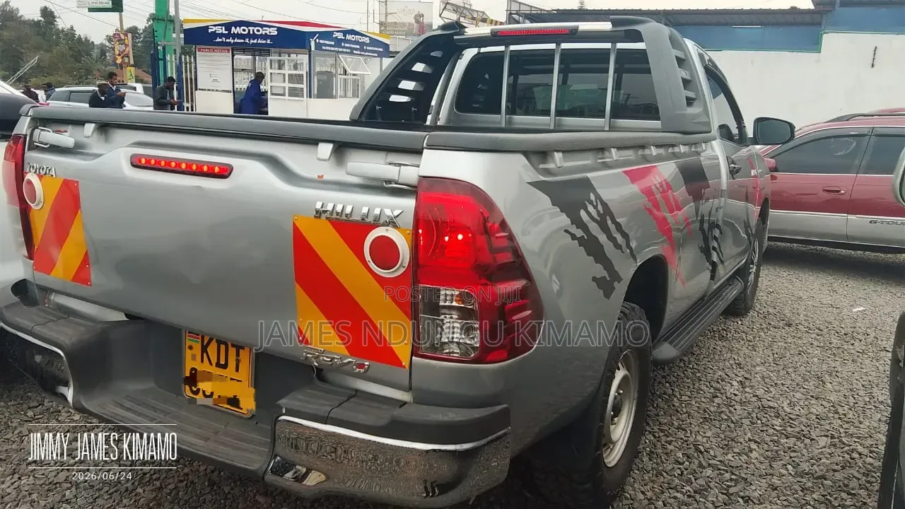 Toyota Hilux 2017 Gray