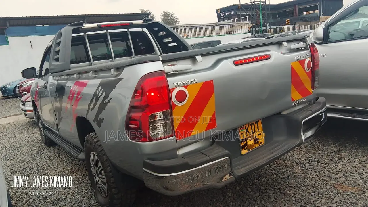 Toyota Hilux 2017 Gray