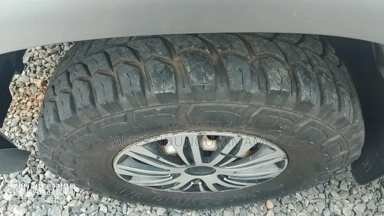 Toyota Hilux 2017 Gray
