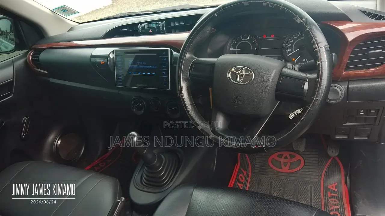 Toyota Hilux 2017 Gray