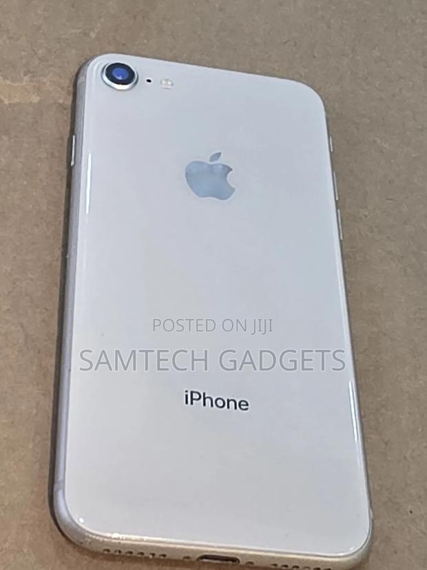 Apple iPhone 8 64 GB White
