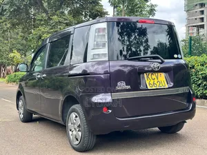 Toyota Sienta 2012 Purple