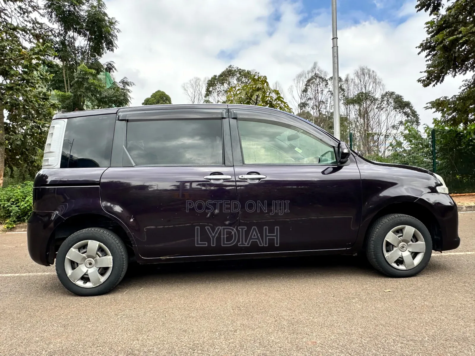 Toyota Sienta 2012 Purple