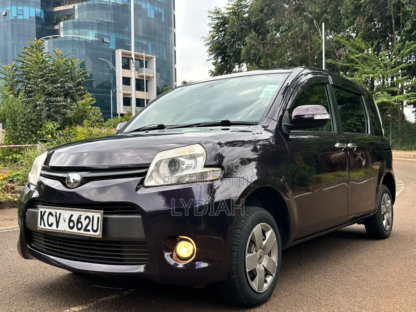 Toyota Sienta 2012 Purple