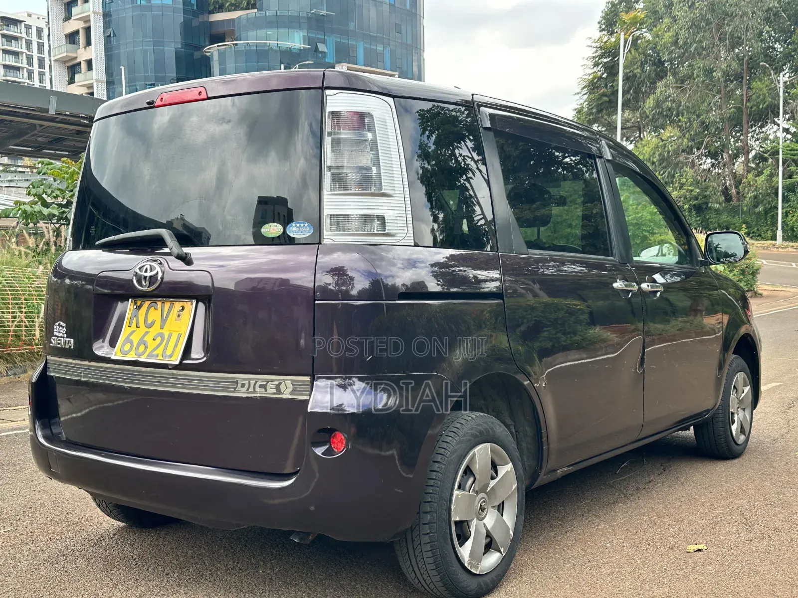 Toyota Sienta 2012 Purple