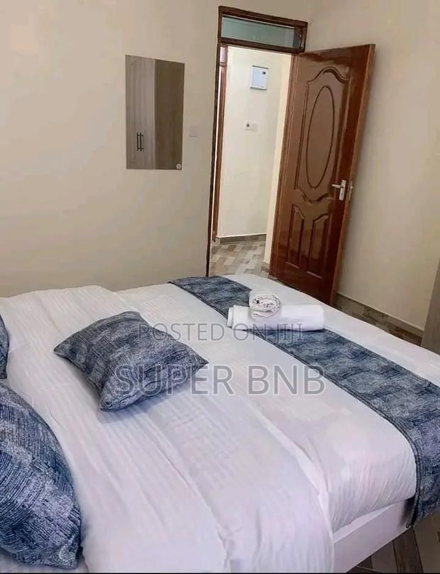 Furnished 2 Bedroom in Westland - thumbnail 6