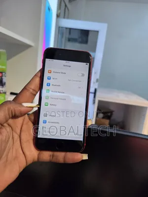 Apple iPhone SE (2020) 128 GB Red