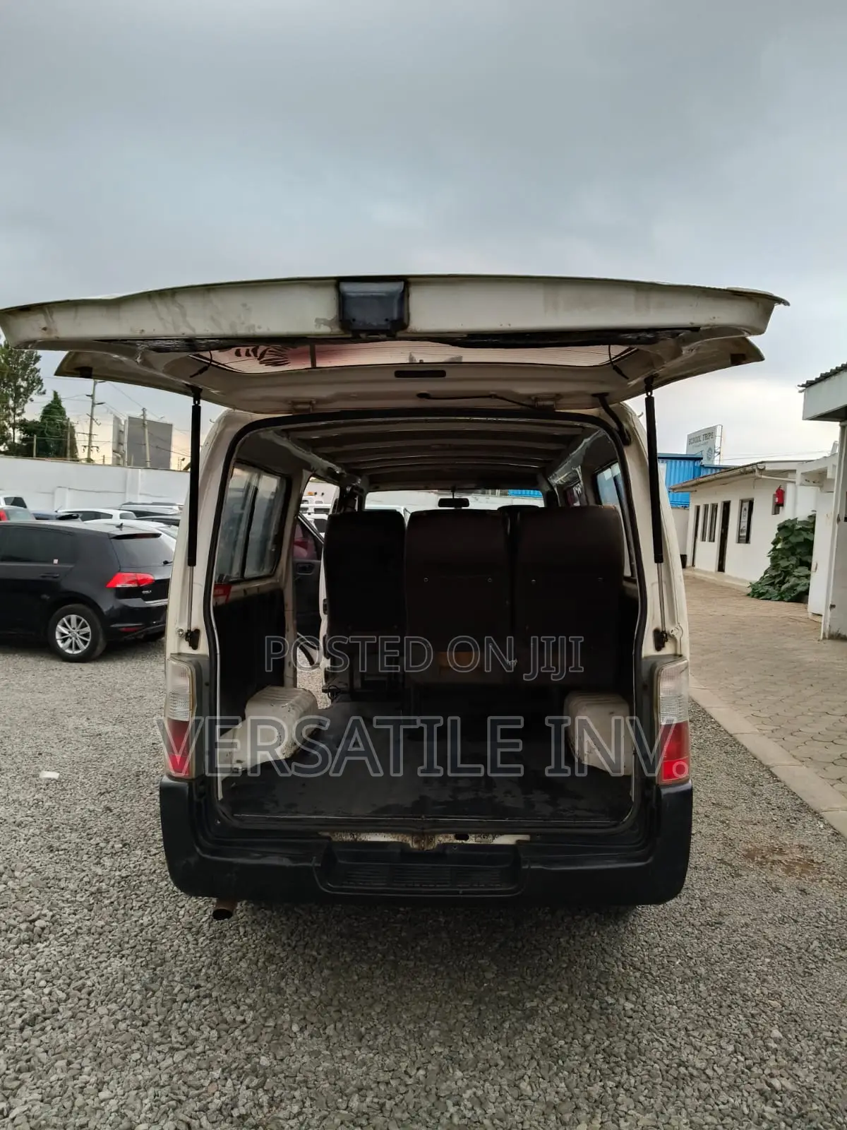 Isuzu Como 2009 White