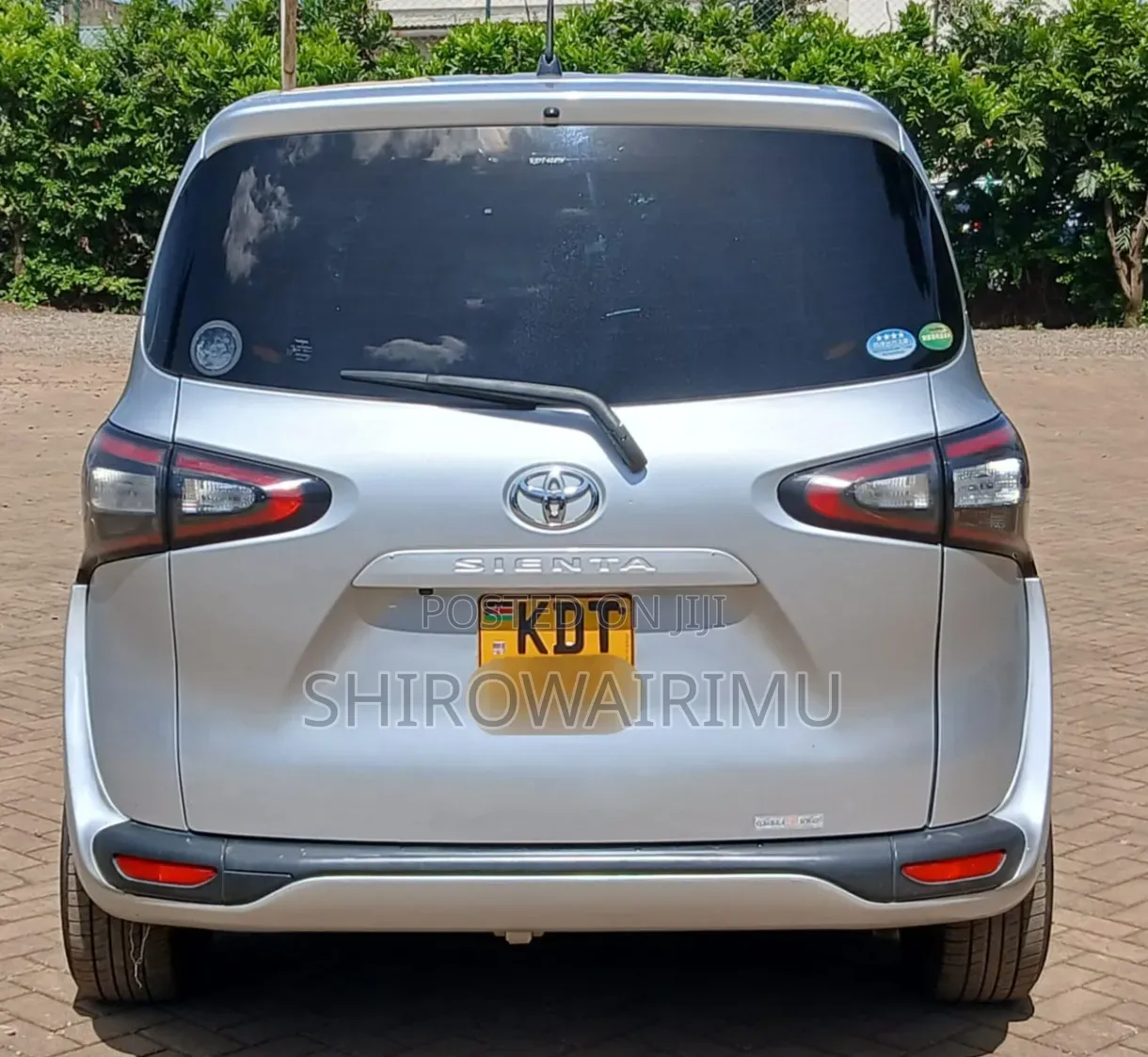 Toyota Sienta 2018 Silver