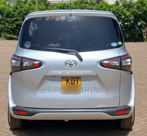 Toyota Sienta 2018 Silver