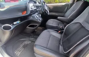 Toyota Sienta 2018 Silver