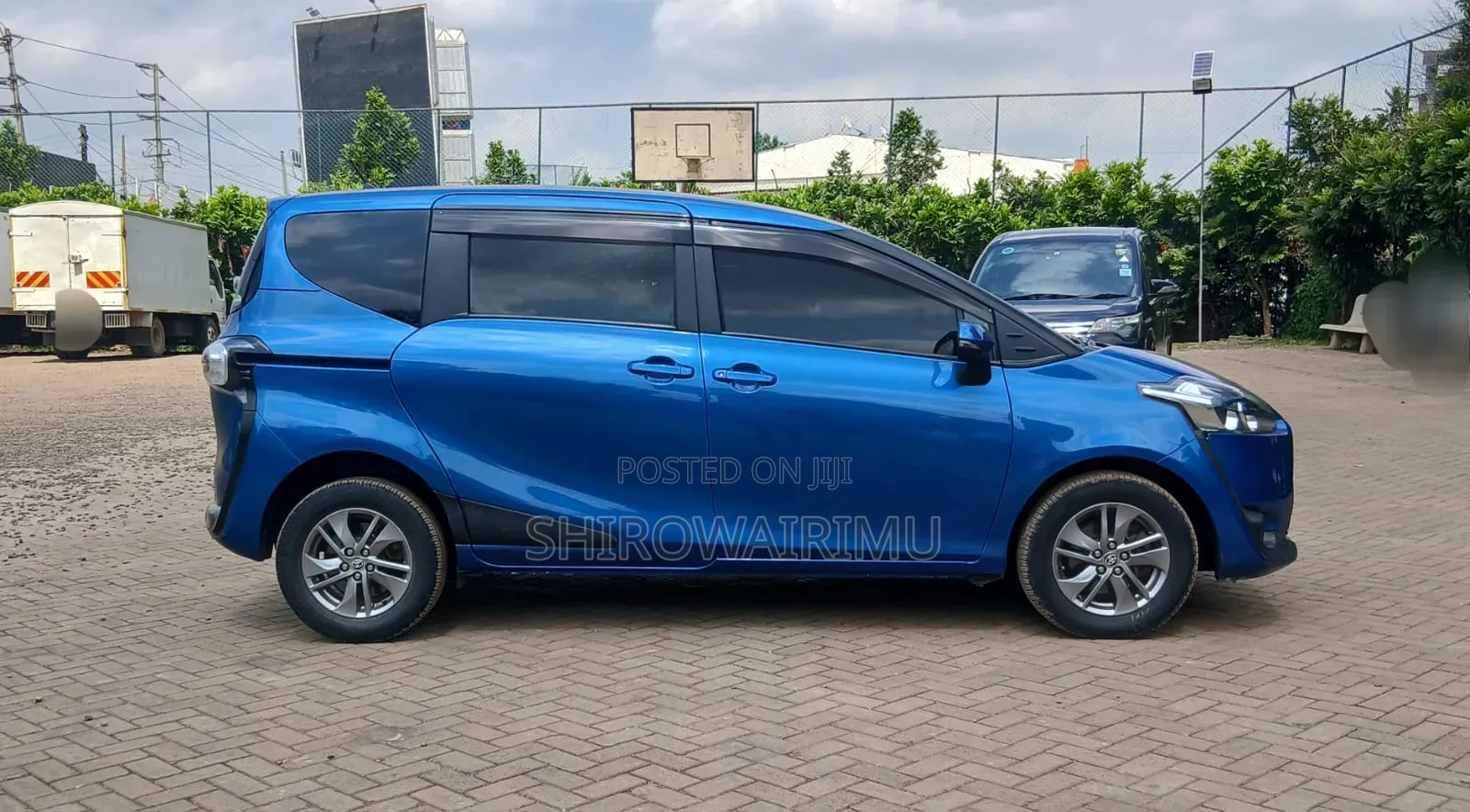 Toyota Sienta 2016 Blue