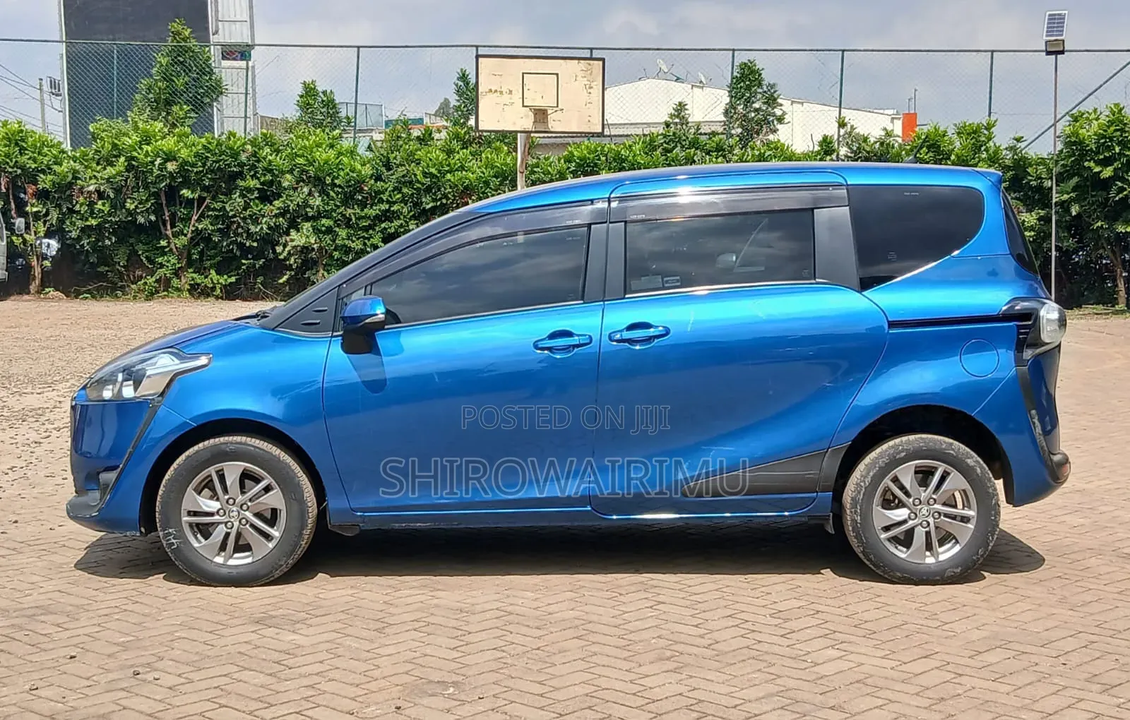 Toyota Sienta 2016 Blue