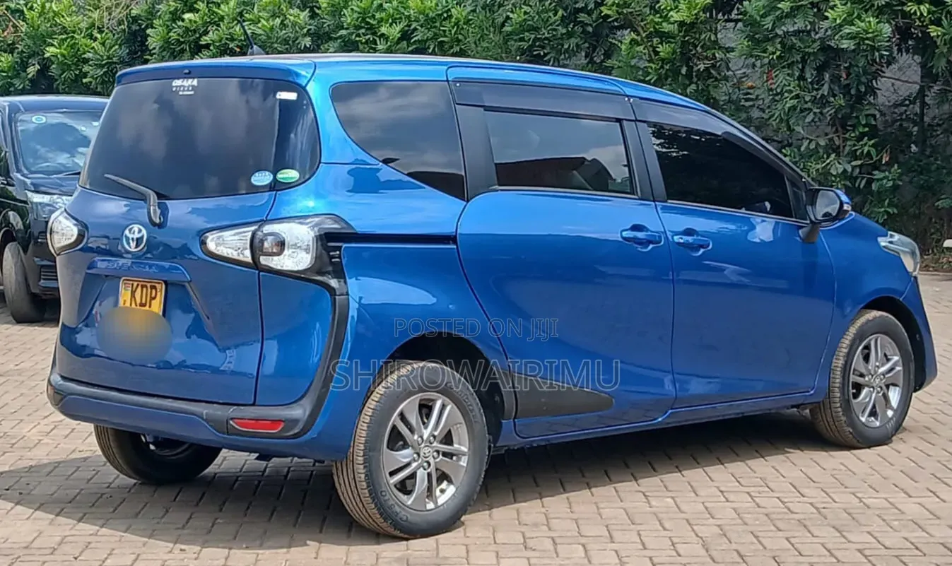 Toyota Sienta 2016 Blue