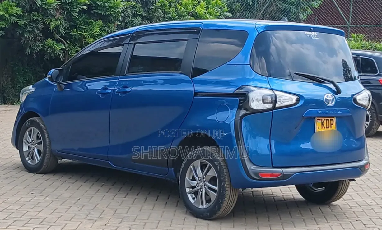 Toyota Sienta 2016 Blue