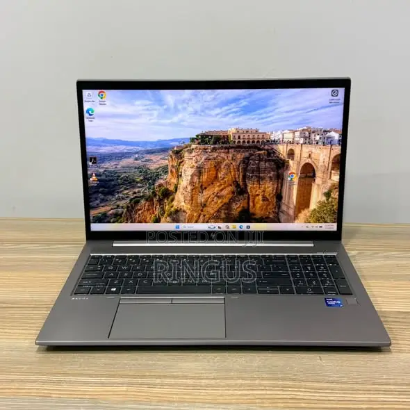 New Laptop HP ZBook Firefly G8 8GB Intel Core i7 SSD 512GB