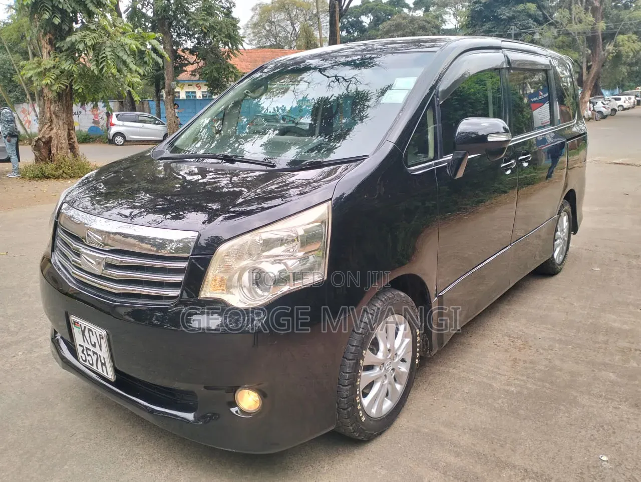 Toyota Noah 2012 Black