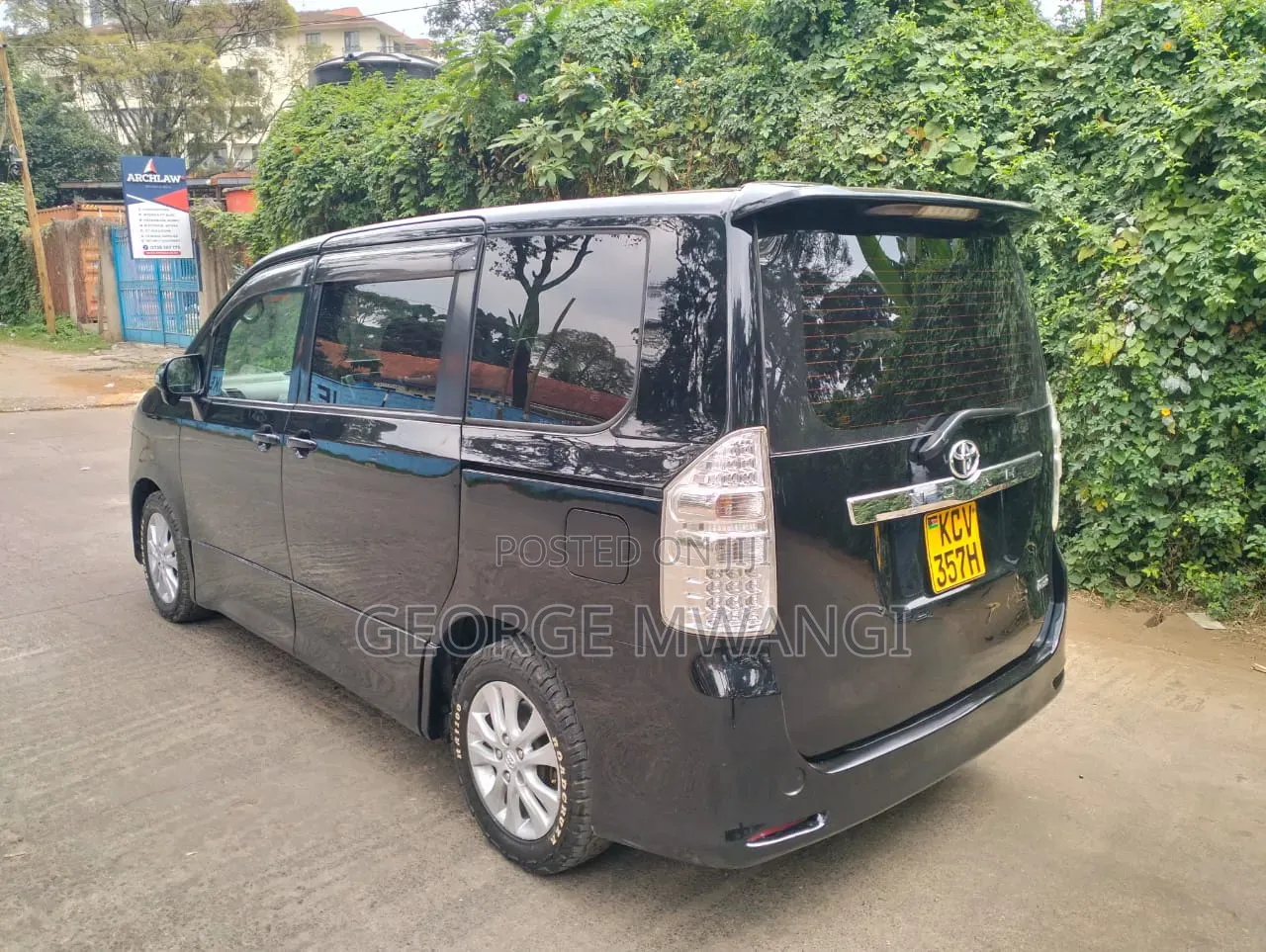 Toyota Noah 2012 Black