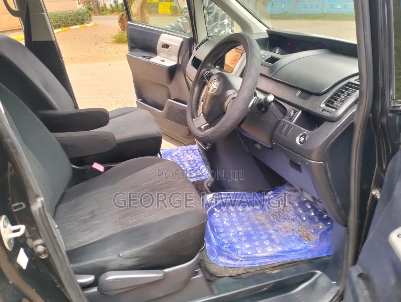 Toyota Noah 2012 Black