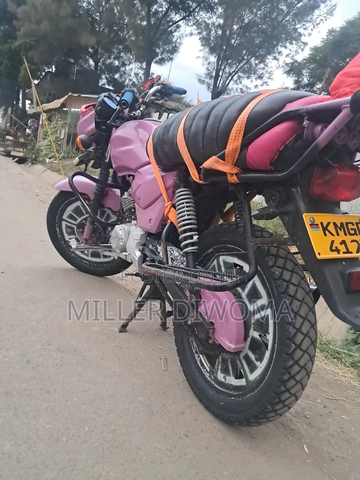 TVS HLX 125 2025 Red