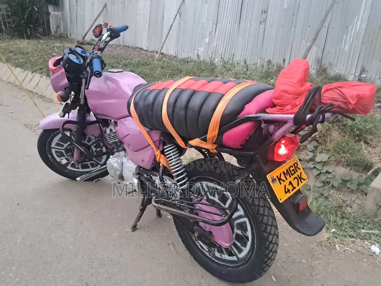 TVS HLX 125 2025 Red