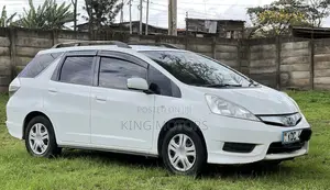 Honda Fit Shuttle 1.3 Hybrid 2WD 2013 White