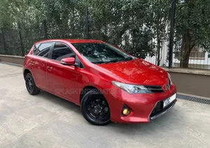 Toyota Auris 2013 Red