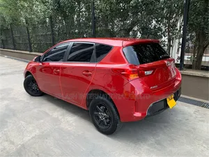 Toyota Auris 2013 Red