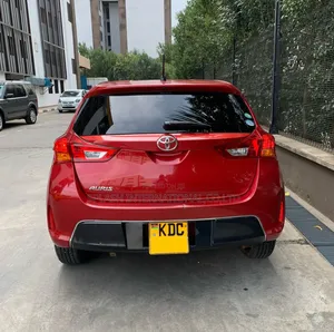 Toyota Auris 2013 Red