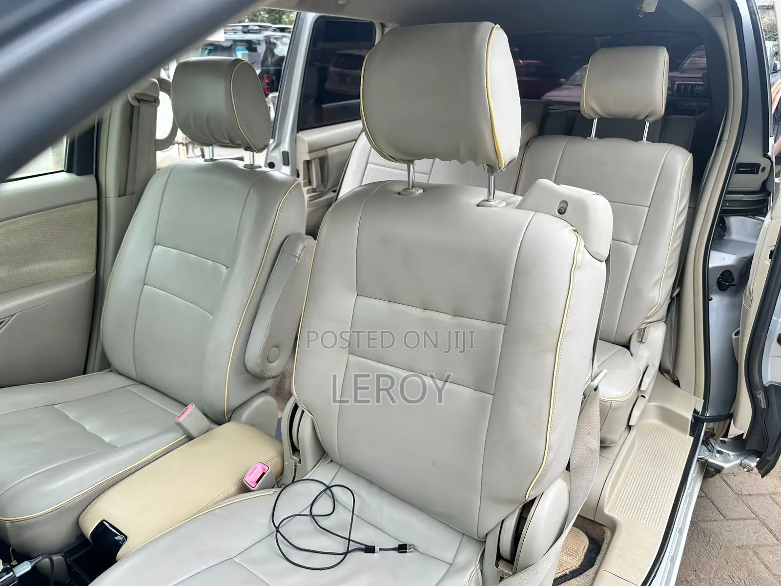 Toyota ISIS 1.8 L 2WD 2014 Silver