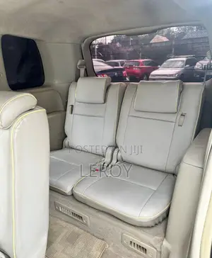Toyota ISIS 1.8 L 2WD 2014 Silver