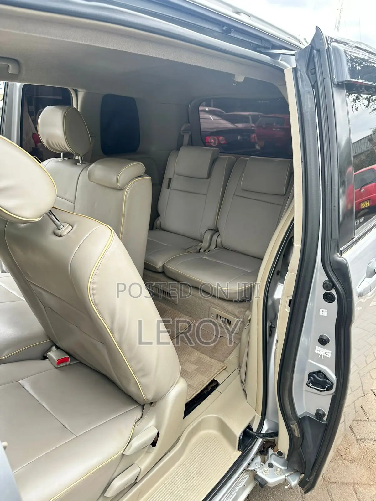 Toyota ISIS 1.8 L 2WD 2014 Silver