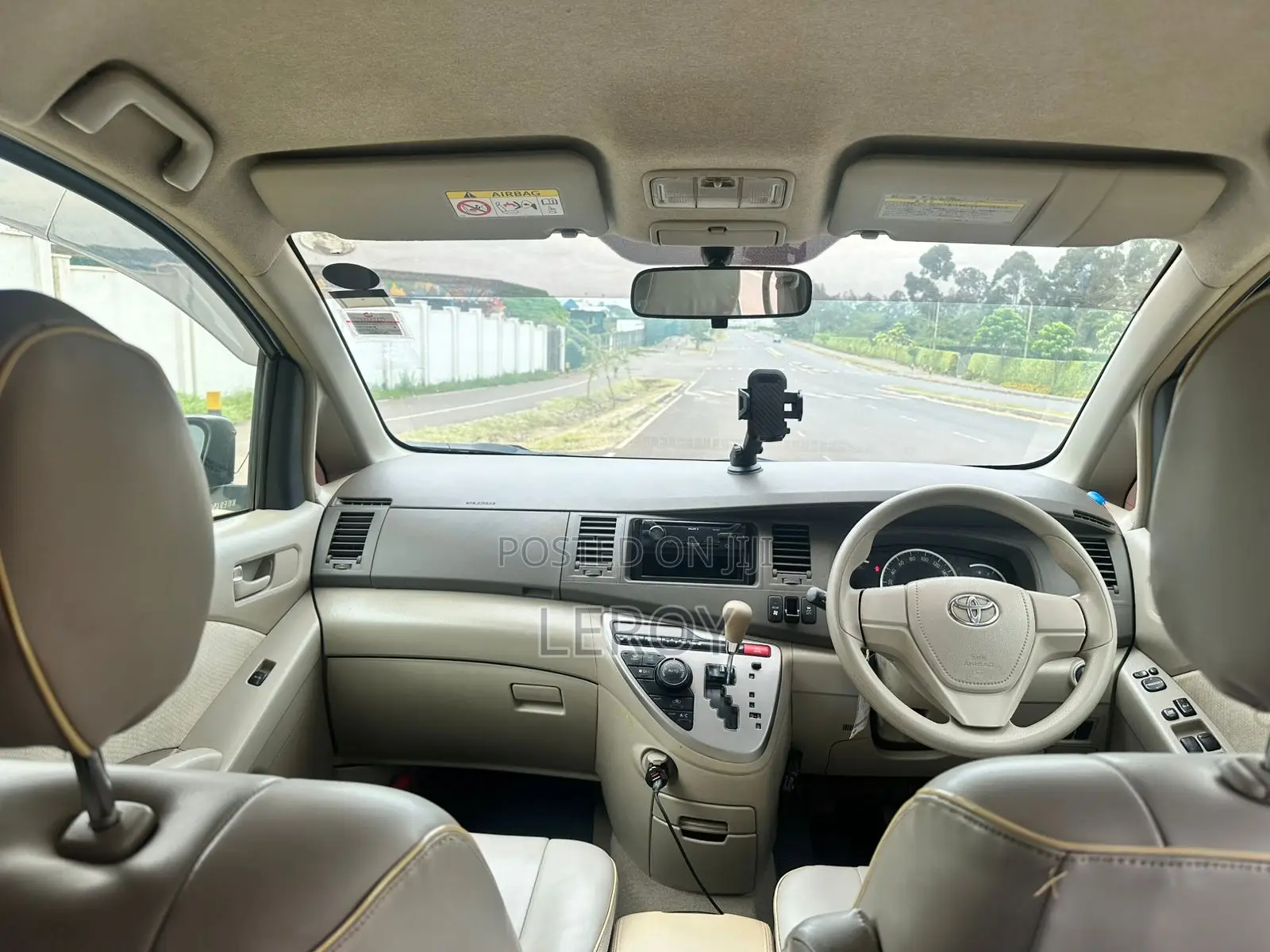 Toyota ISIS 1.8 L 2WD 2014 Silver