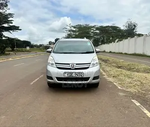 Toyota ISIS 1.8 L 2WD 2014 Silver