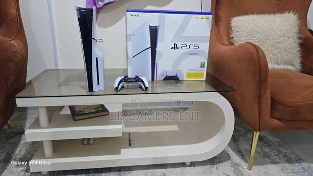 Open Box Ps5 Slim Slightly Used - thumbnail 3