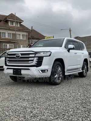 Toyota Land Cruiser 2022 White