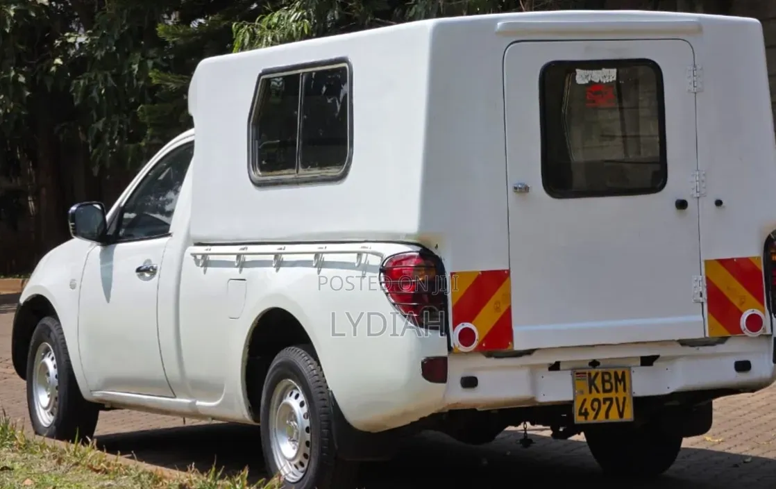 Mitsubishi L200 2009 White
