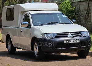 Mitsubishi L200 2009 White