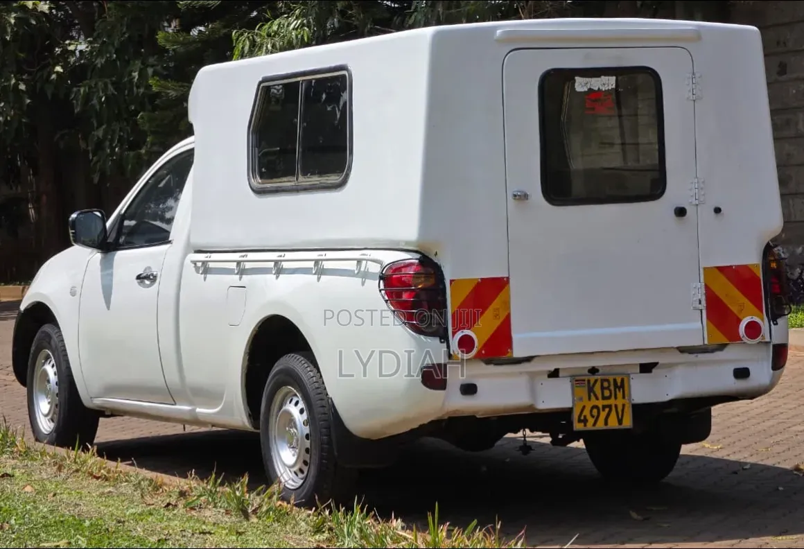 Mitsubishi L200 2009 White
