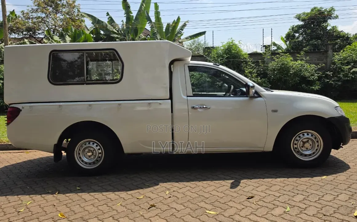 Mitsubishi L200 2009 White