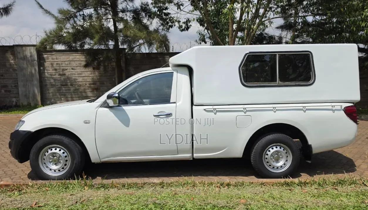 Mitsubishi L200 2009 White