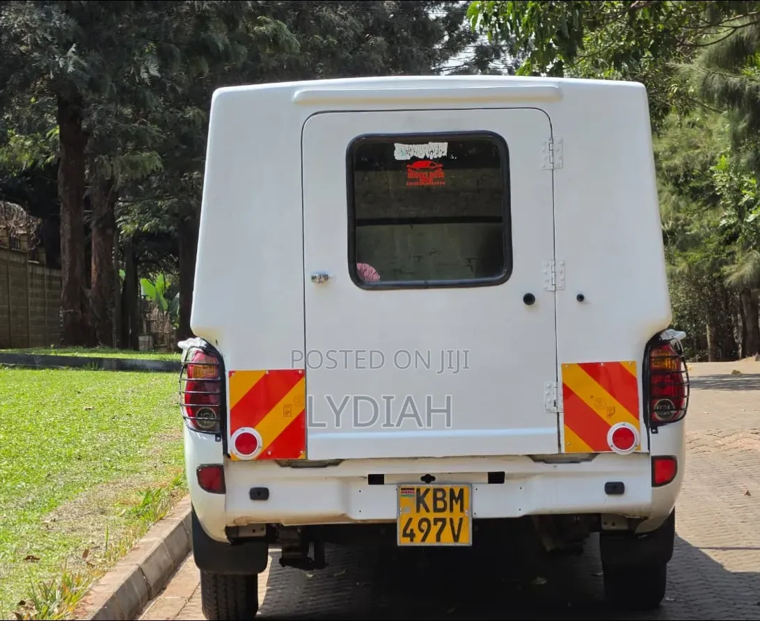 Mitsubishi L200 2009 White