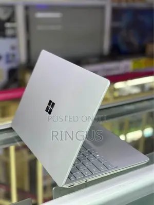 New Laptop Microsoft Surface Go 8GB Intel Core i5 SSD 256GB
