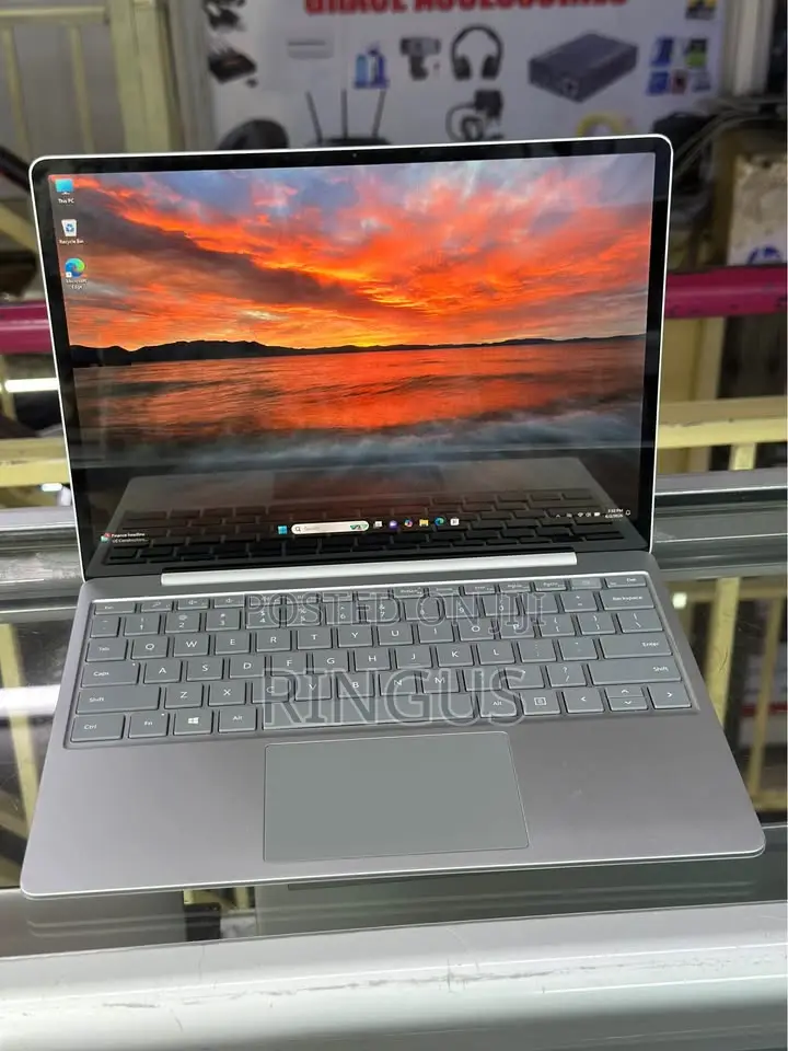 New Laptop Microsoft Surface Go 8GB Intel Core i5 SSD 256GB