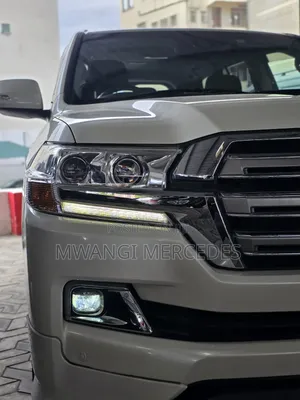 Toyota Land Cruiser 2019 White