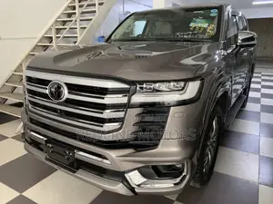 Toyota Land Cruiser LC300 2023 Ivory