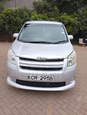 Toyota Noah 2010 Beige